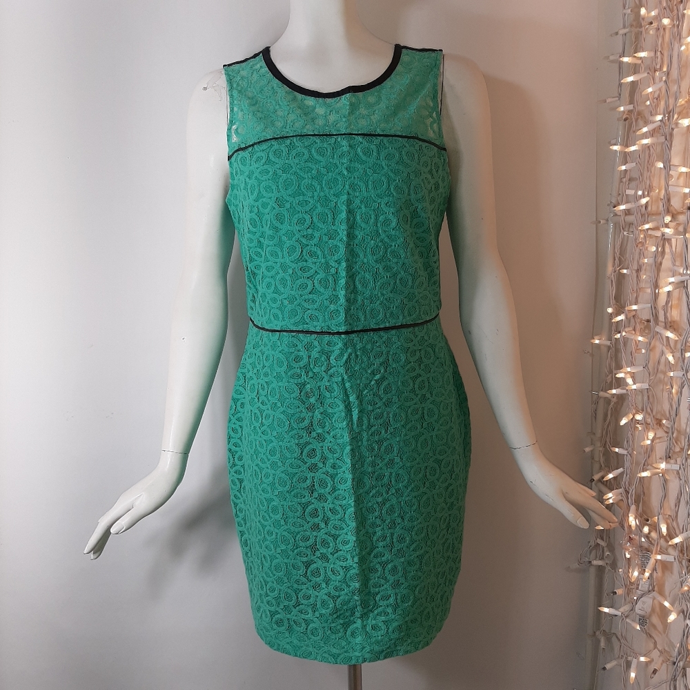 Romeo & Juliet Couture Green Lace Sheath Dress with Black Trim